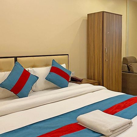 Hotel Airport Holiday Катманду Экстерьер фото