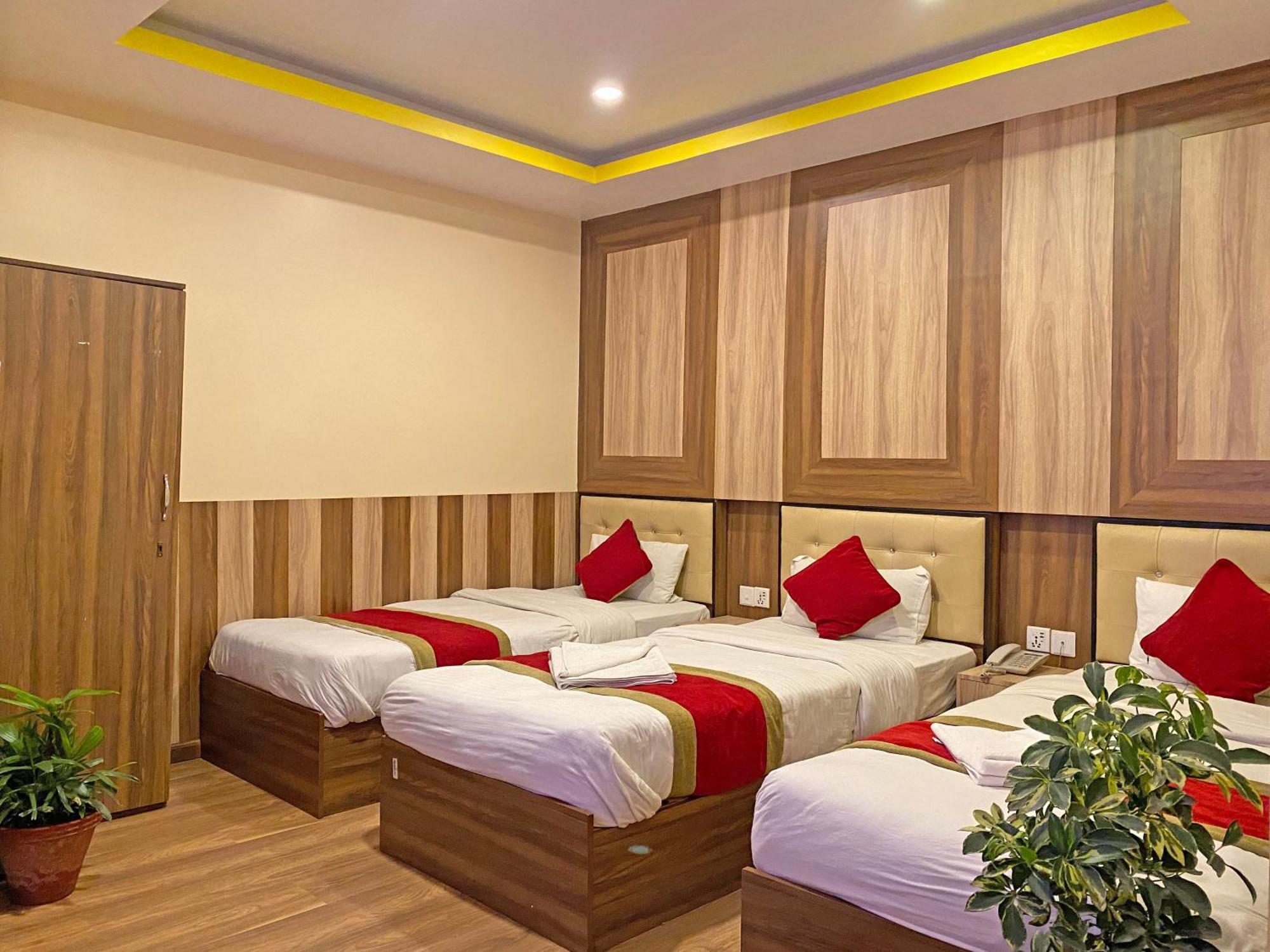 Hotel Airport Holiday Катманду Экстерьер фото