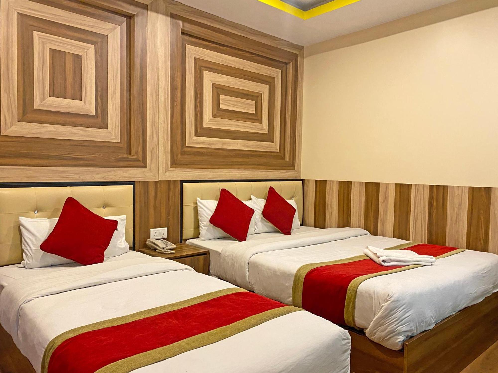 Hotel Airport Holiday Катманду Экстерьер фото