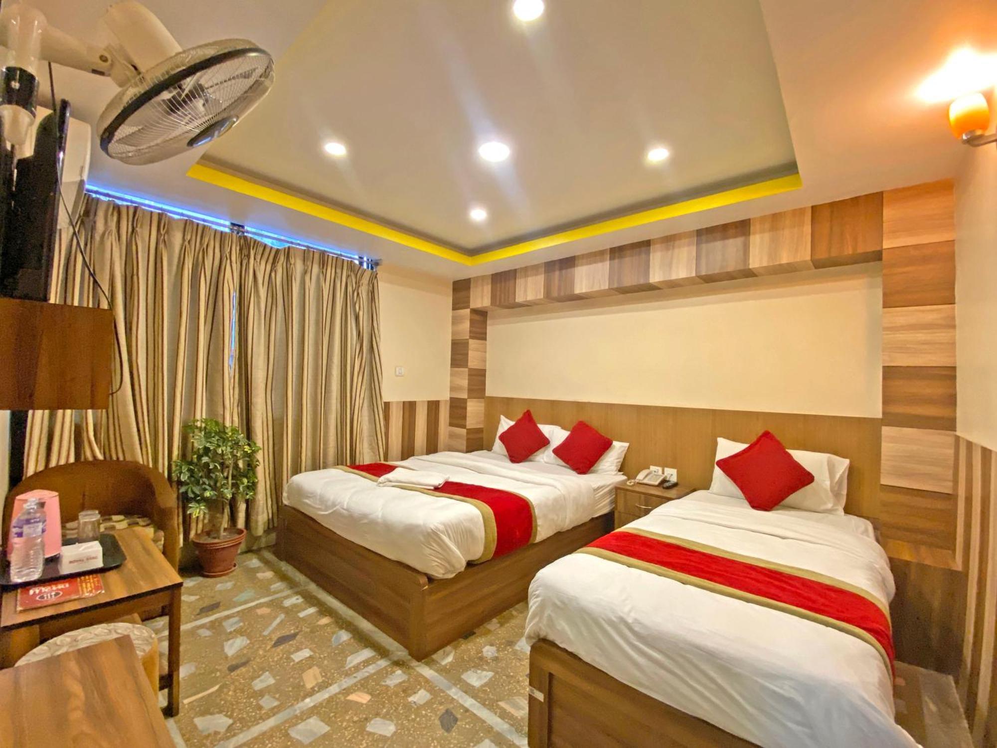 Hotel Airport Holiday Катманду Экстерьер фото