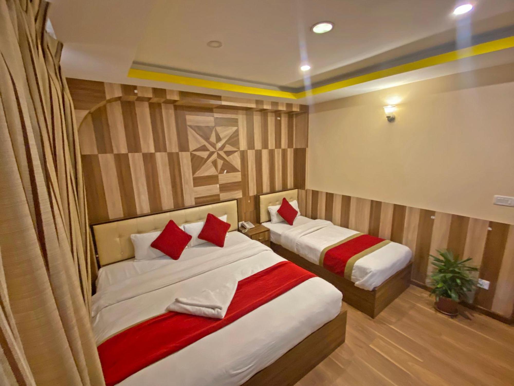 Hotel Airport Holiday Катманду Экстерьер фото
