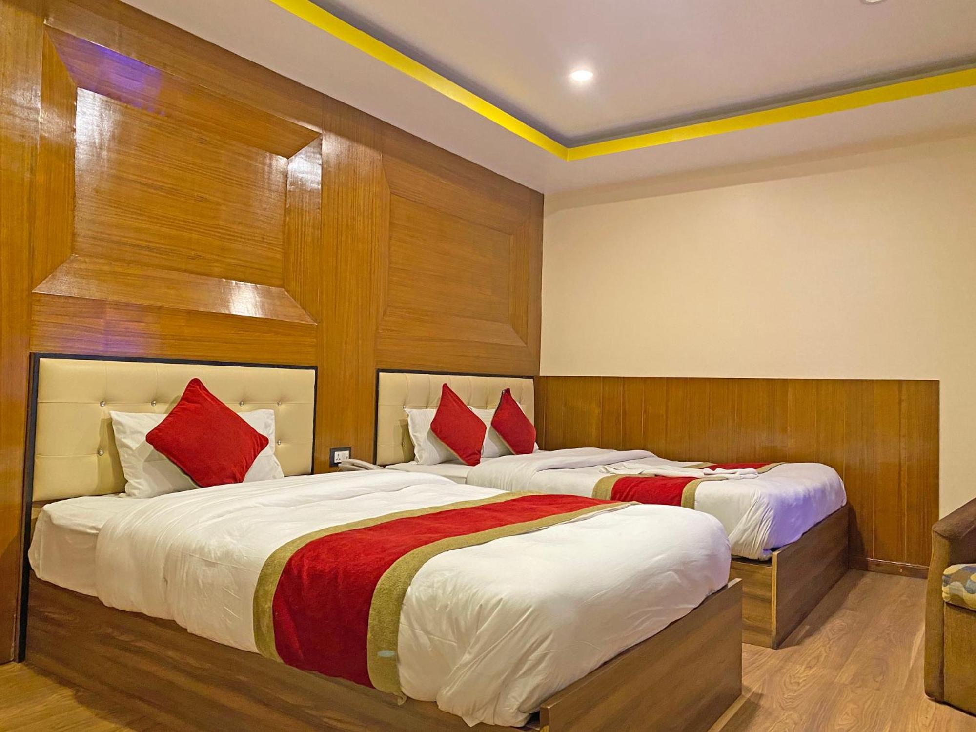 Hotel Airport Holiday Катманду Экстерьер фото