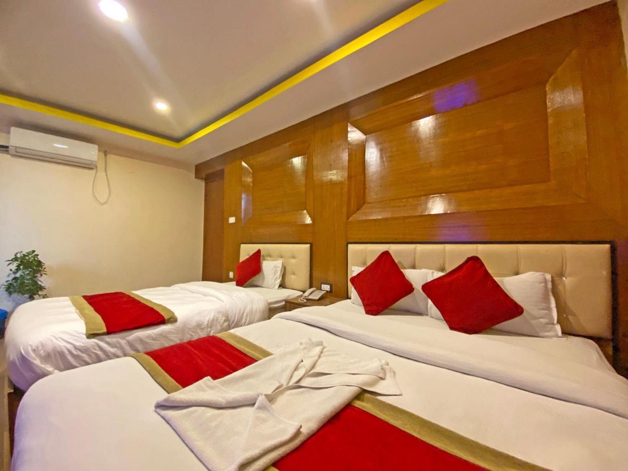 Hotel Airport Holiday Катманду Экстерьер фото