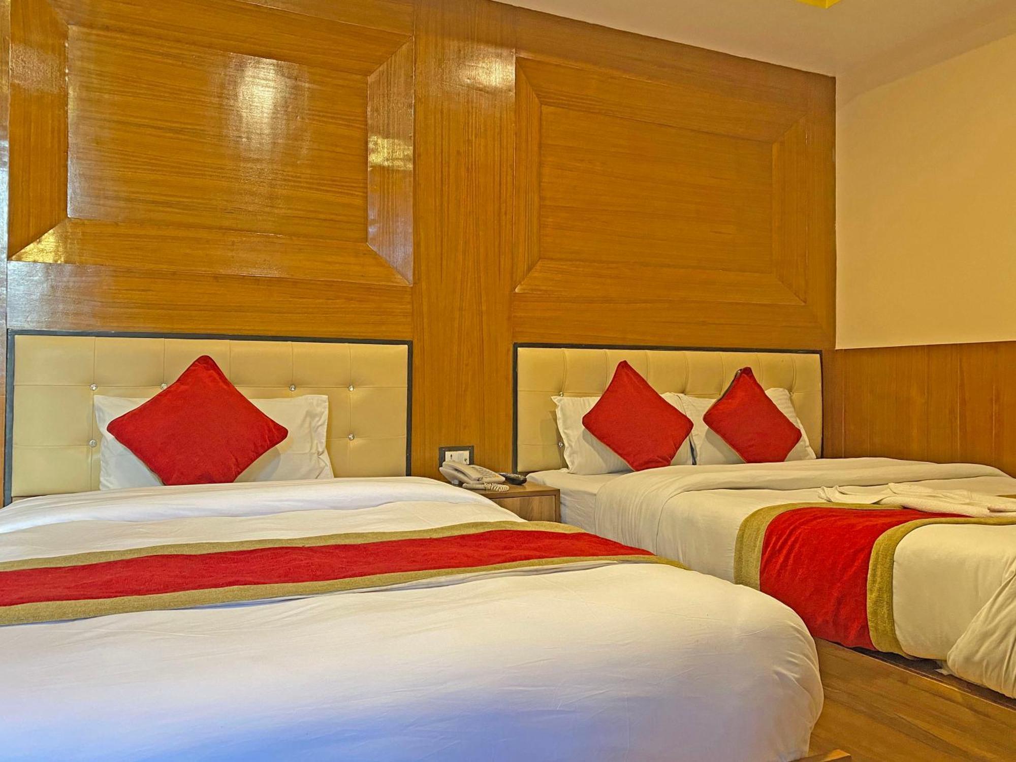 Hotel Airport Holiday Катманду Экстерьер фото