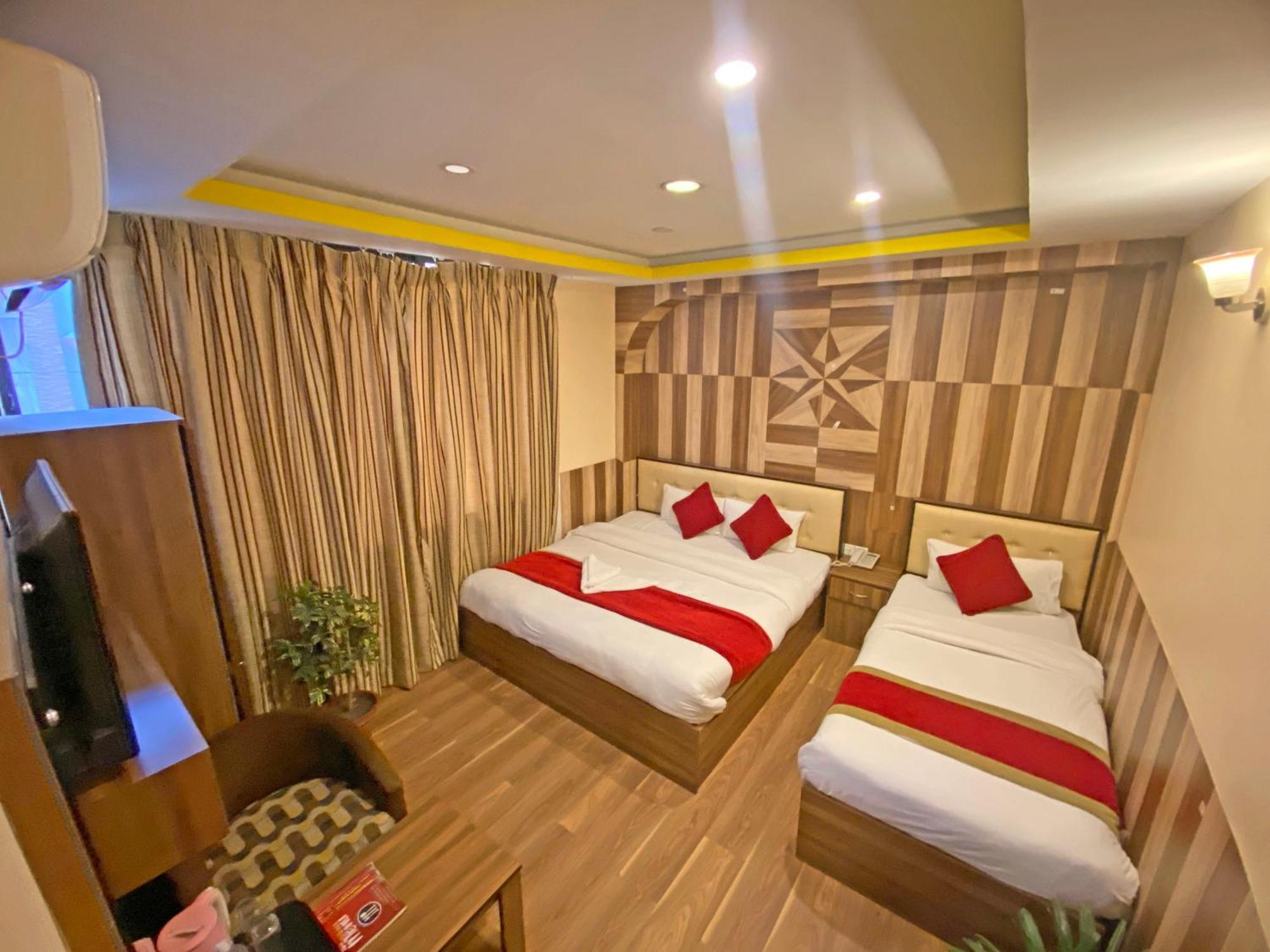 Hotel Airport Holiday Катманду Экстерьер фото