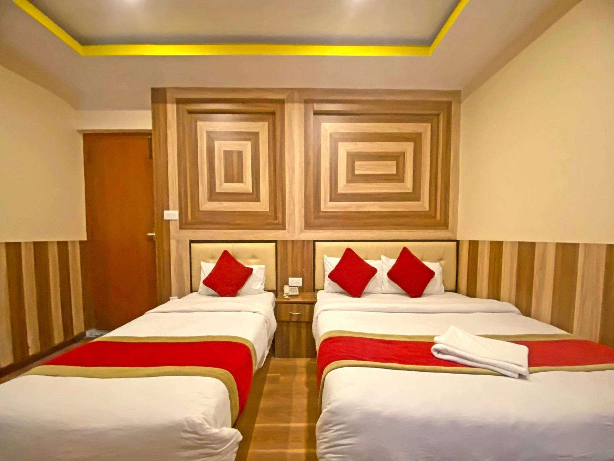 Hotel Airport Holiday Катманду Экстерьер фото