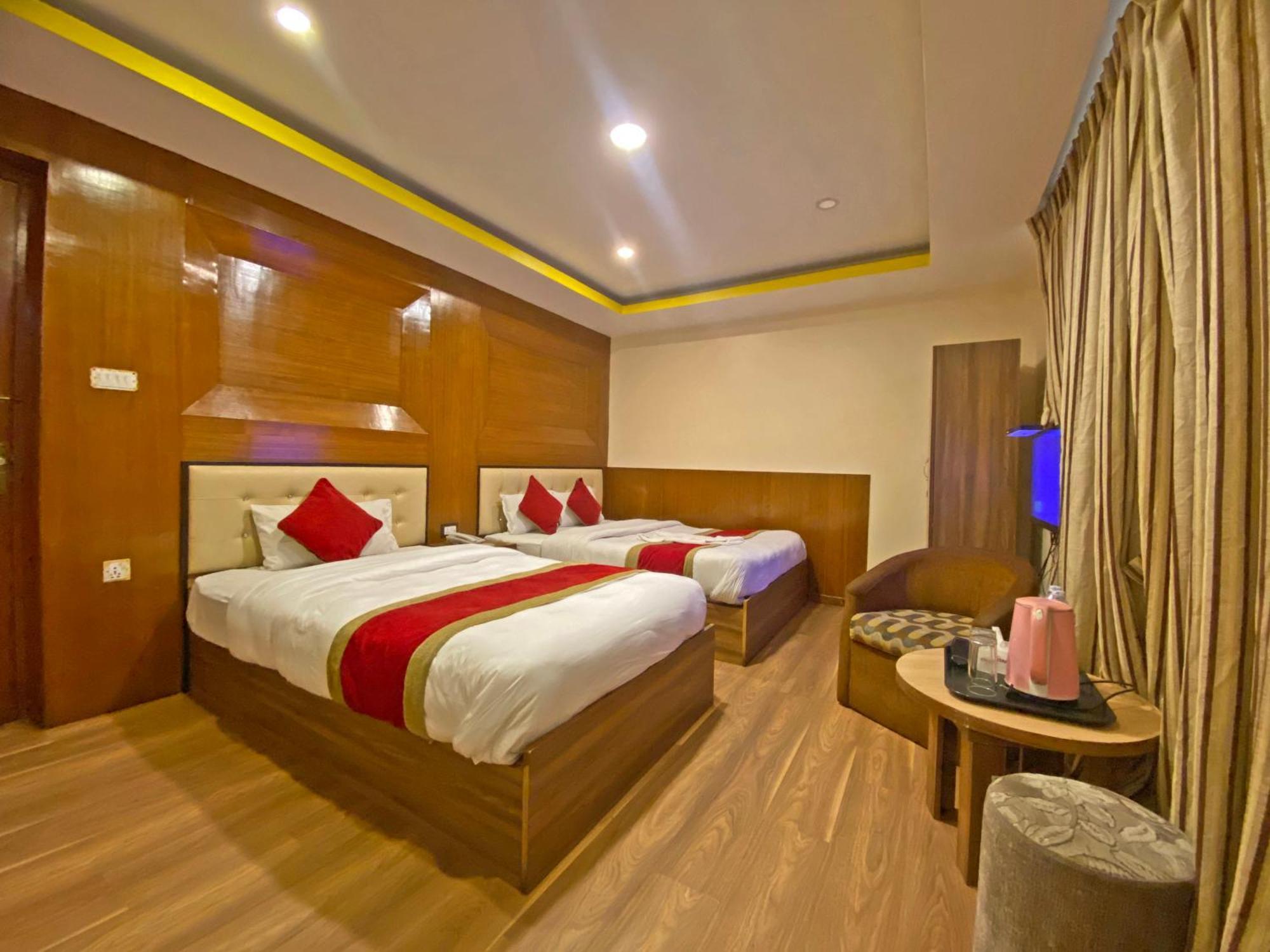 Hotel Airport Holiday Катманду Экстерьер фото