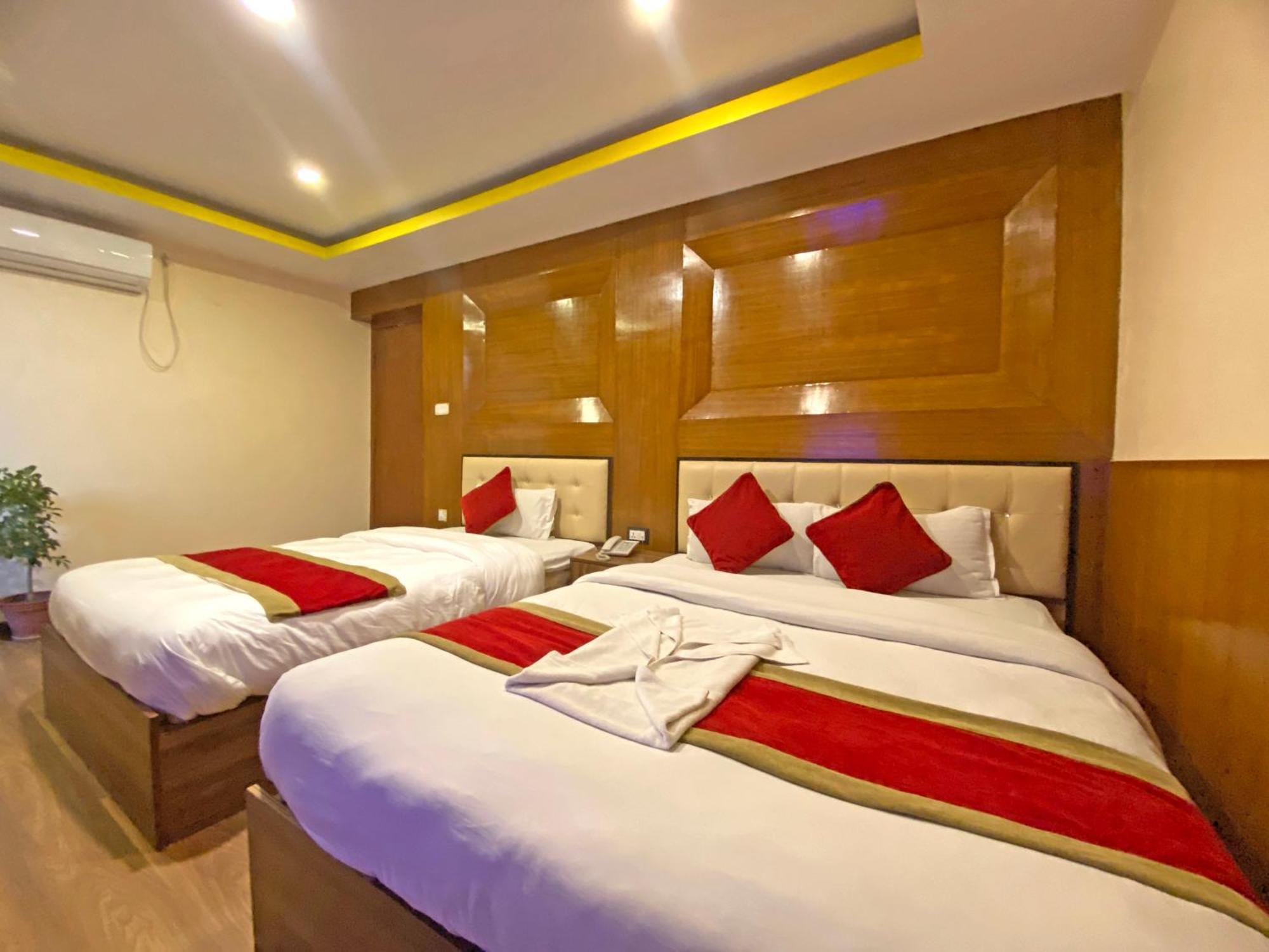 Hotel Airport Holiday Катманду Экстерьер фото