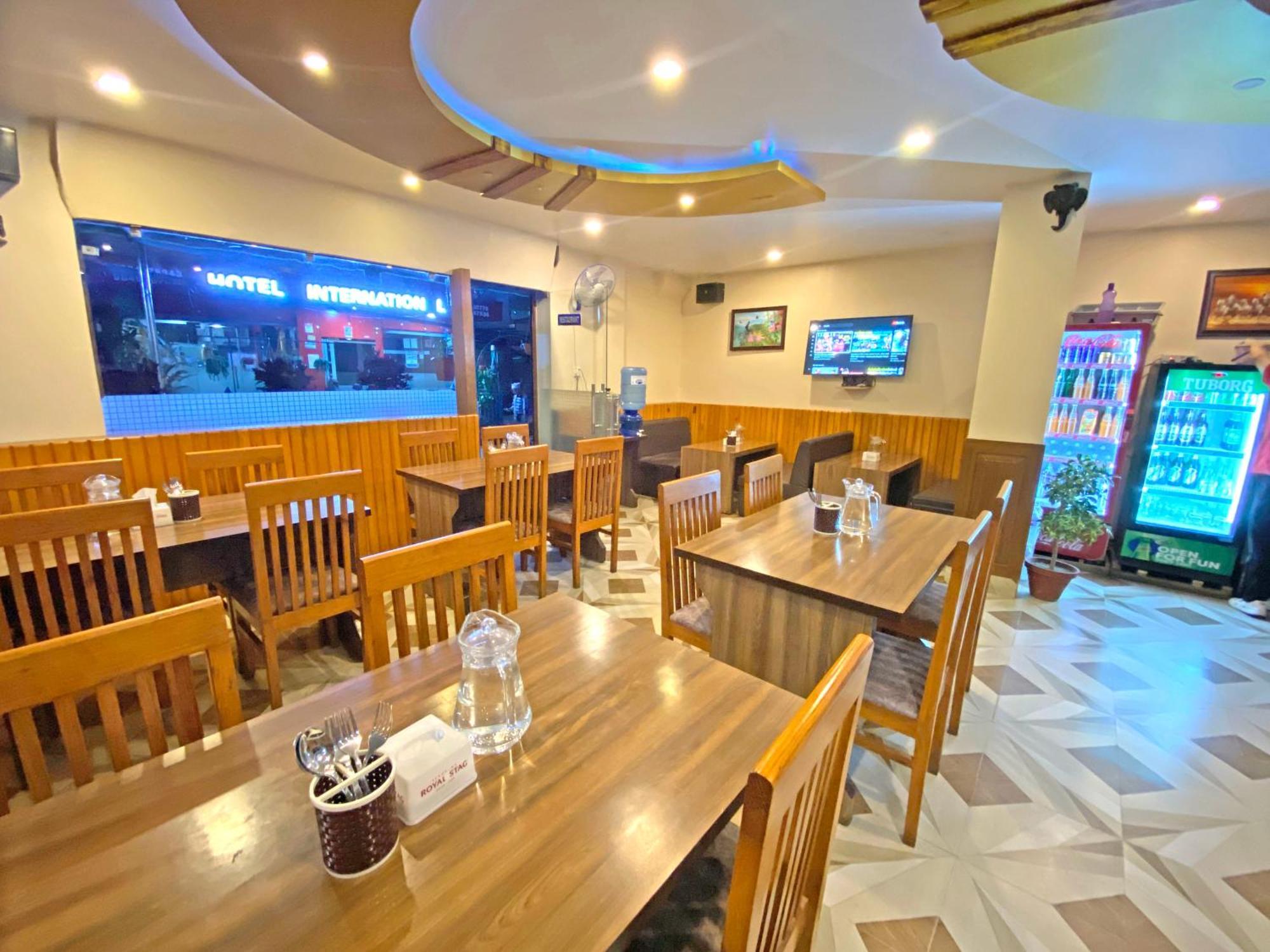 Hotel Airport Holiday Катманду Экстерьер фото