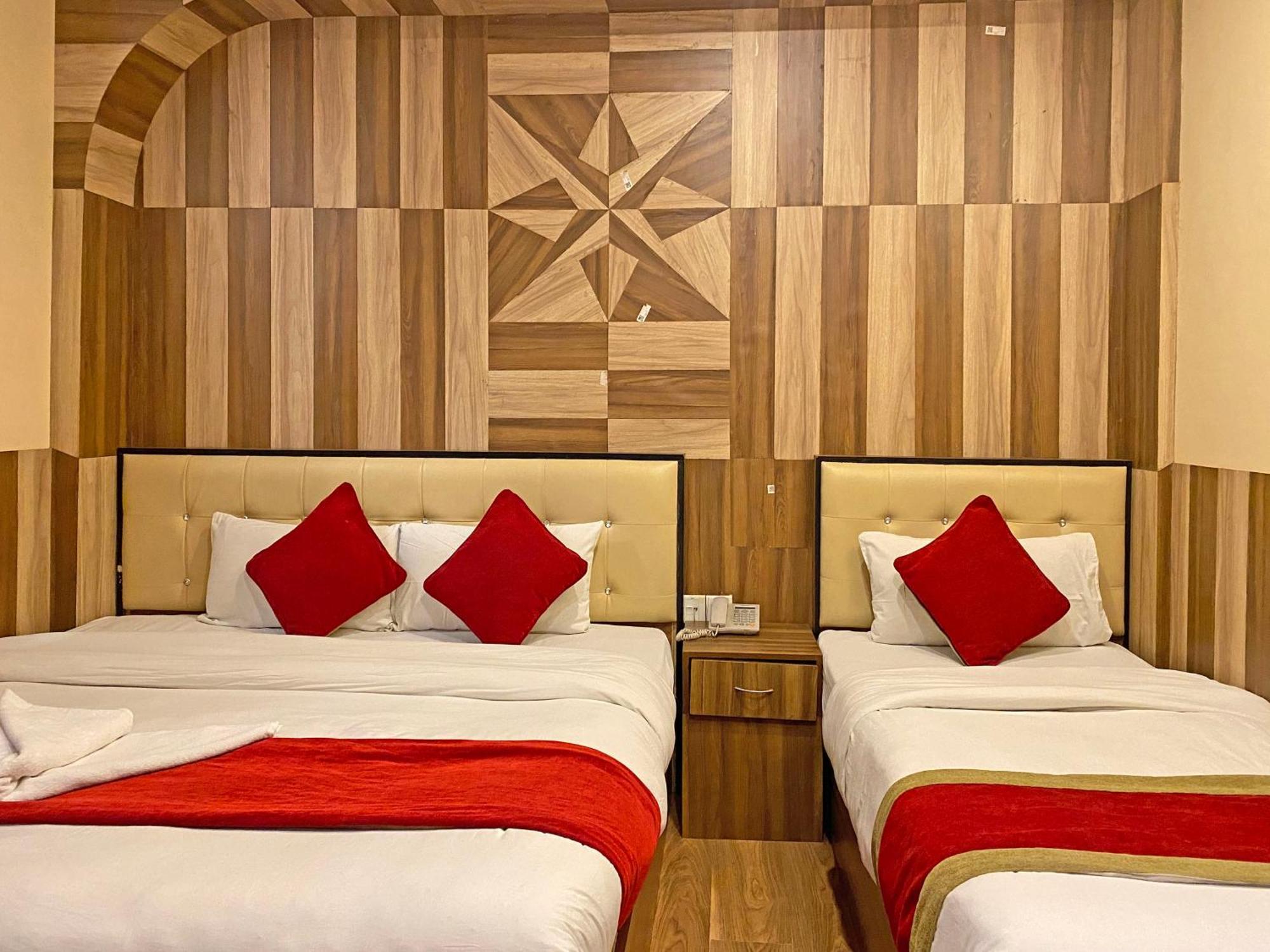 Hotel Airport Holiday Катманду Экстерьер фото