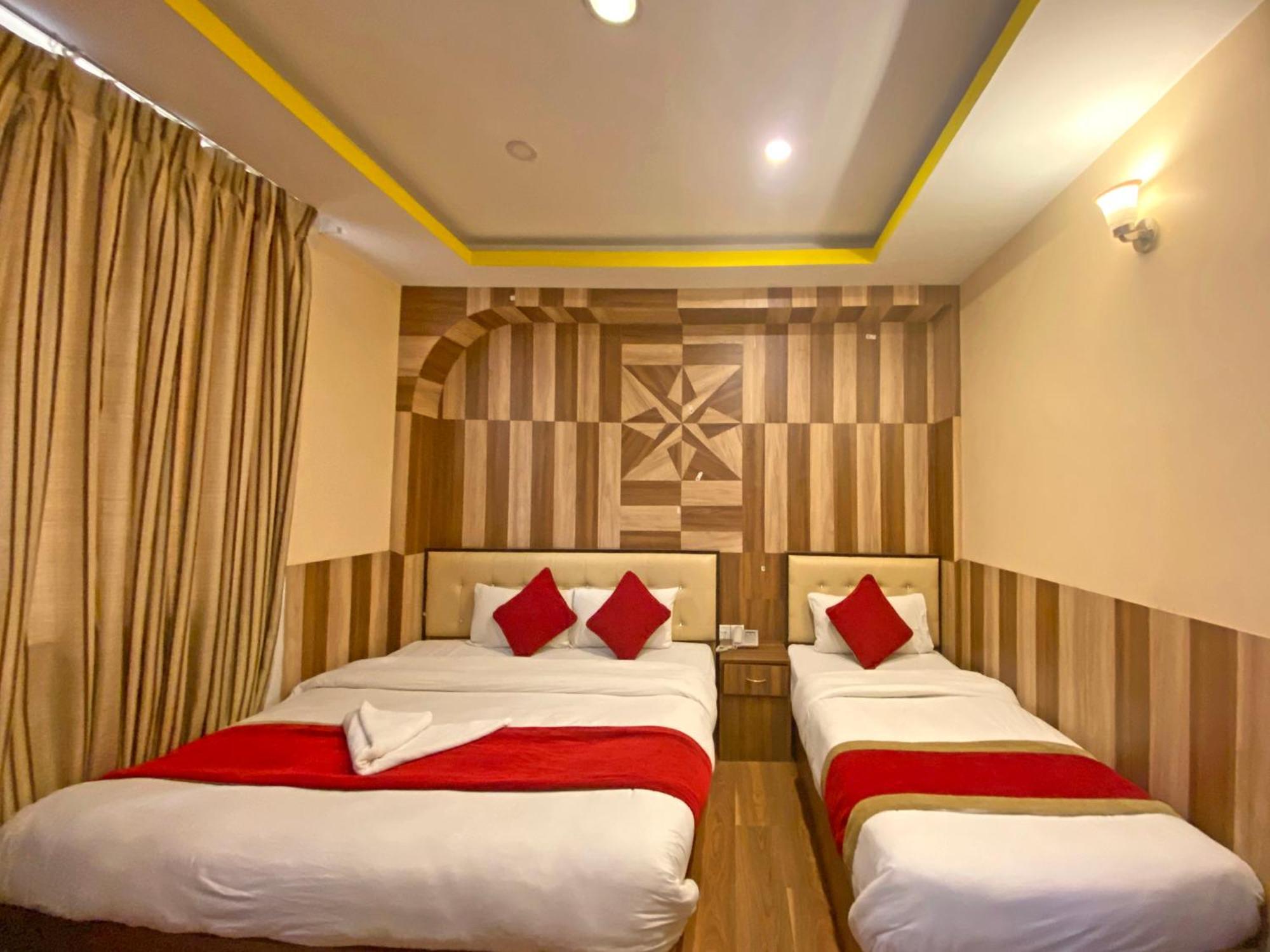 Hotel Airport Holiday Катманду Экстерьер фото