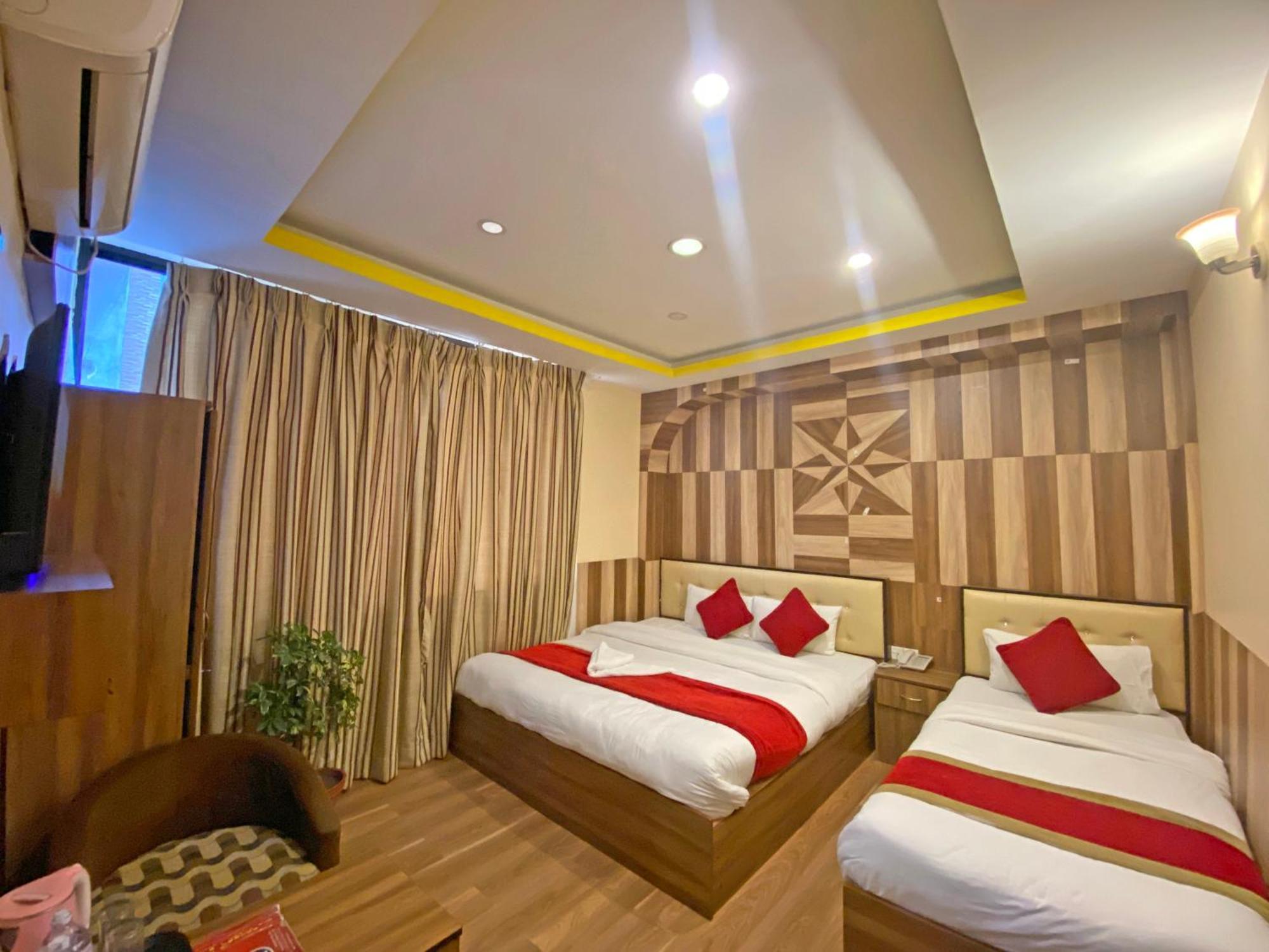 Hotel Airport Holiday Катманду Экстерьер фото