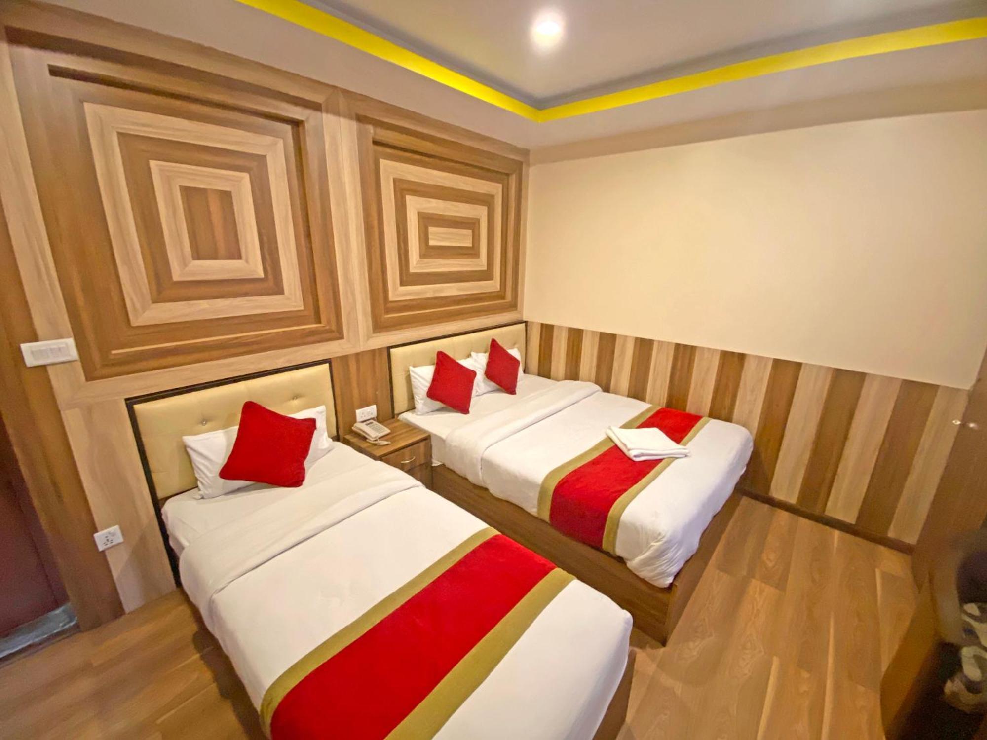 Hotel Airport Holiday Катманду Экстерьер фото