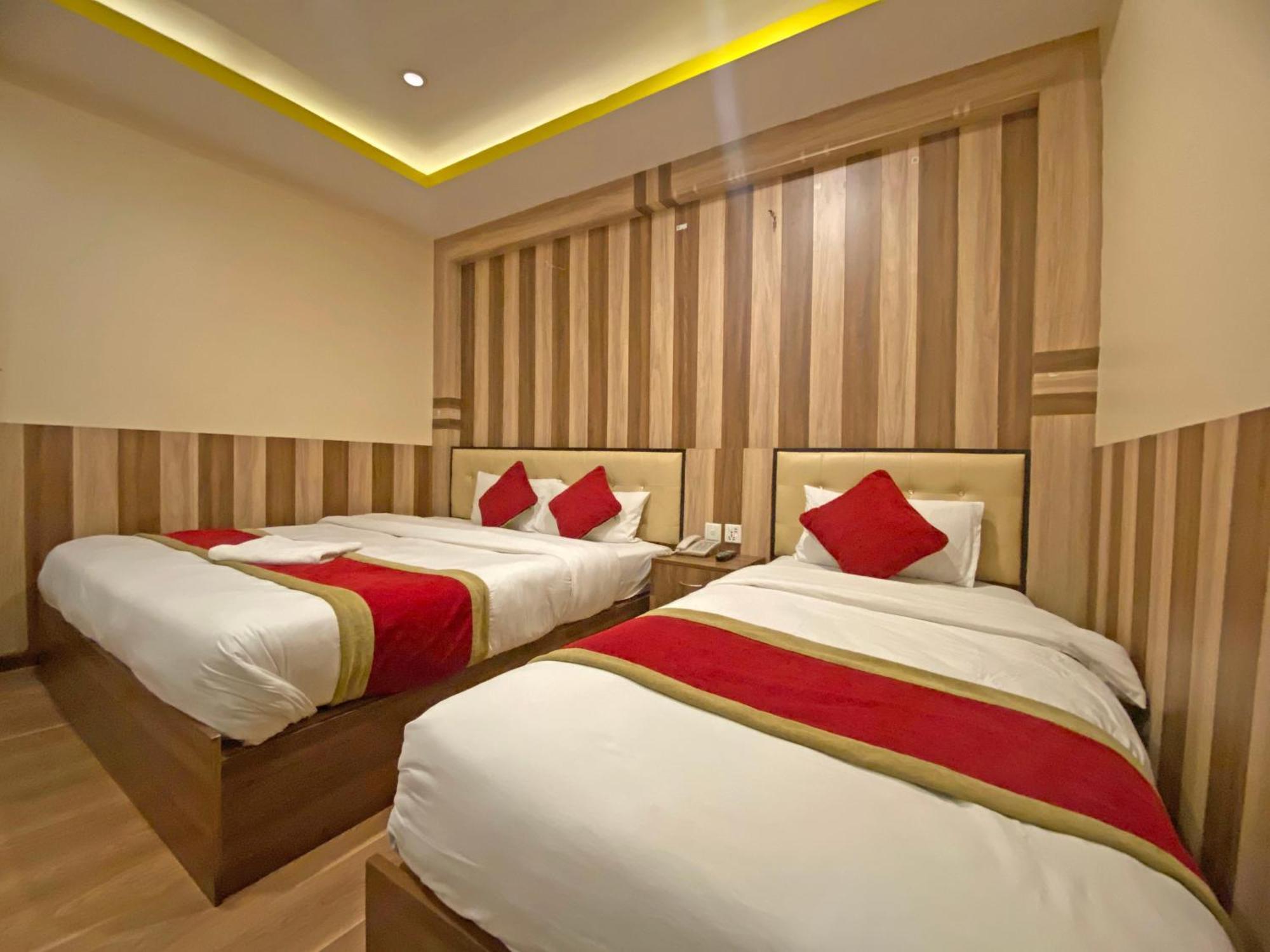 Hotel Airport Holiday Катманду Экстерьер фото