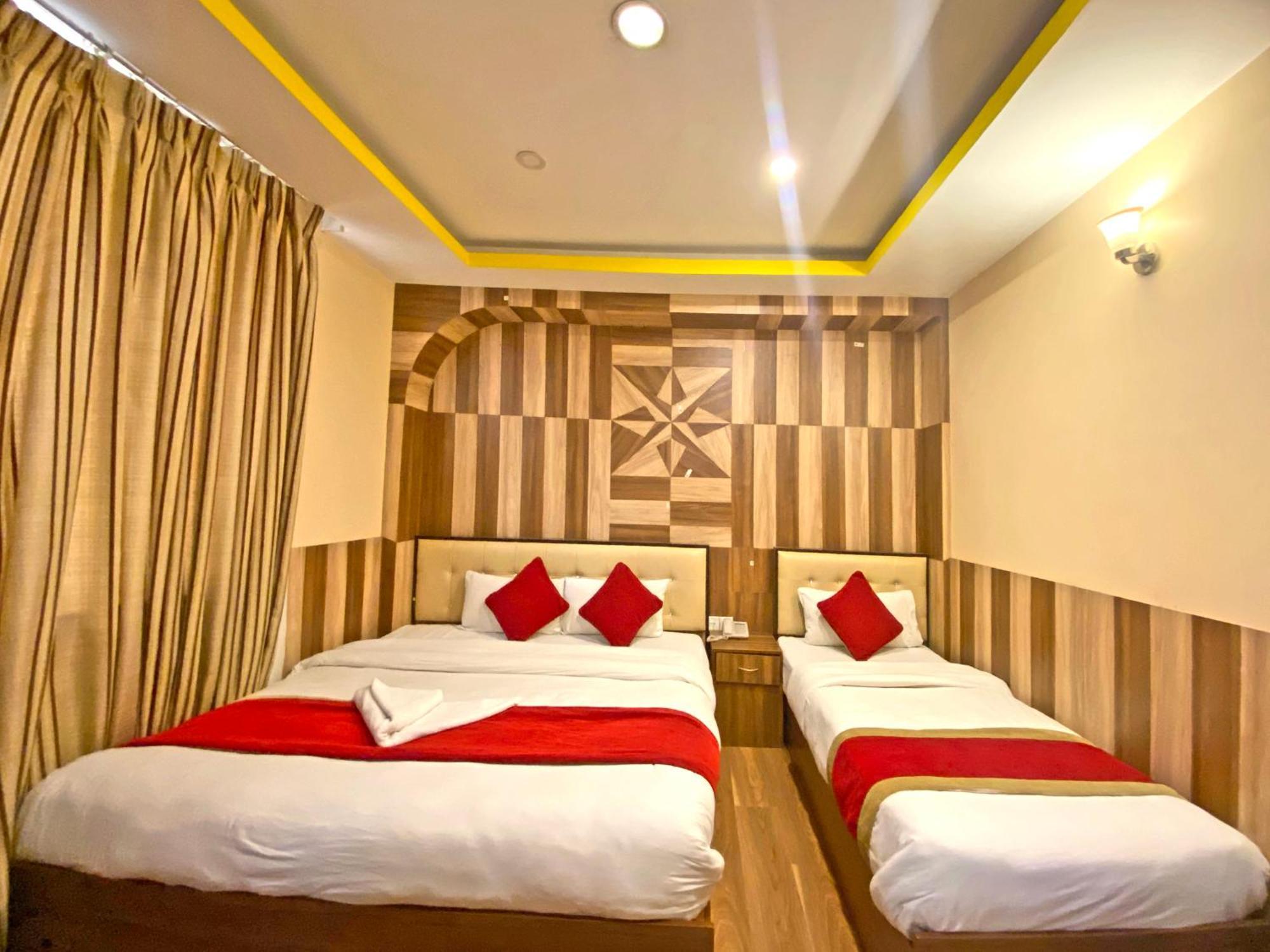 Hotel Airport Holiday Катманду Экстерьер фото