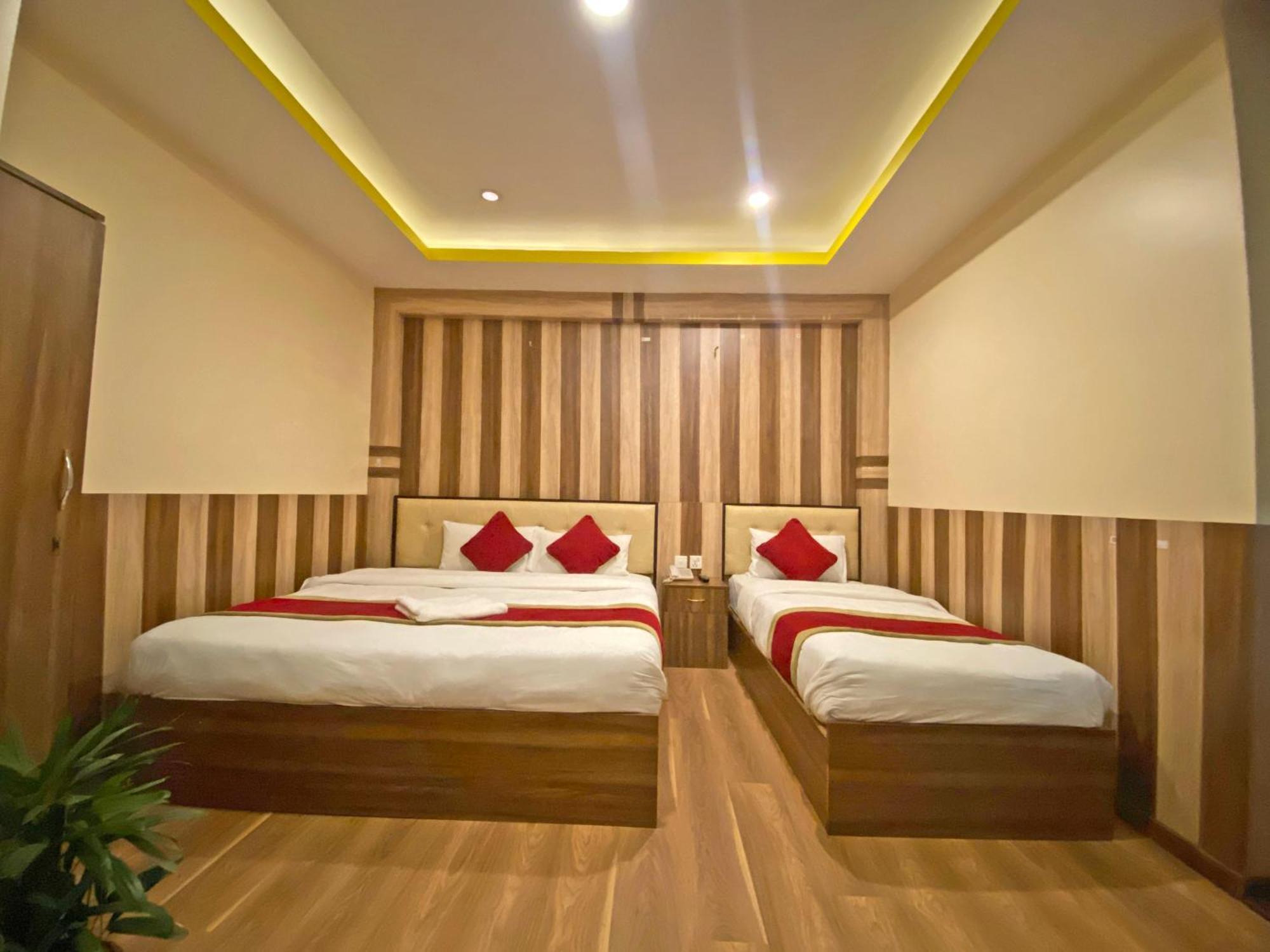 Hotel Airport Holiday Катманду Экстерьер фото