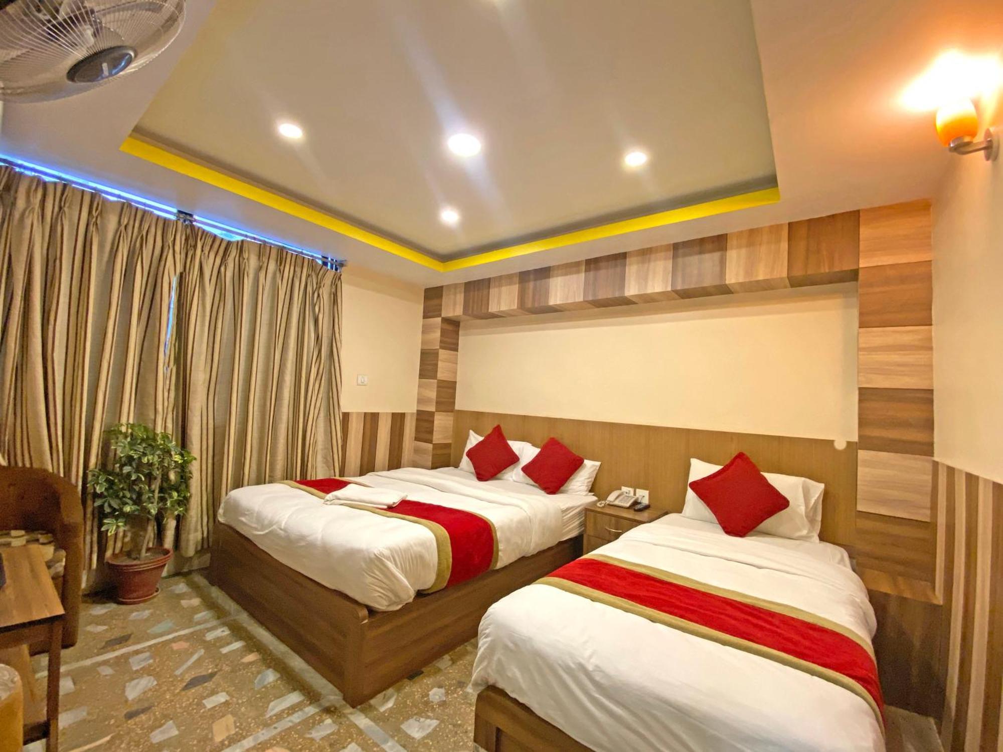 Hotel Airport Holiday Катманду Экстерьер фото