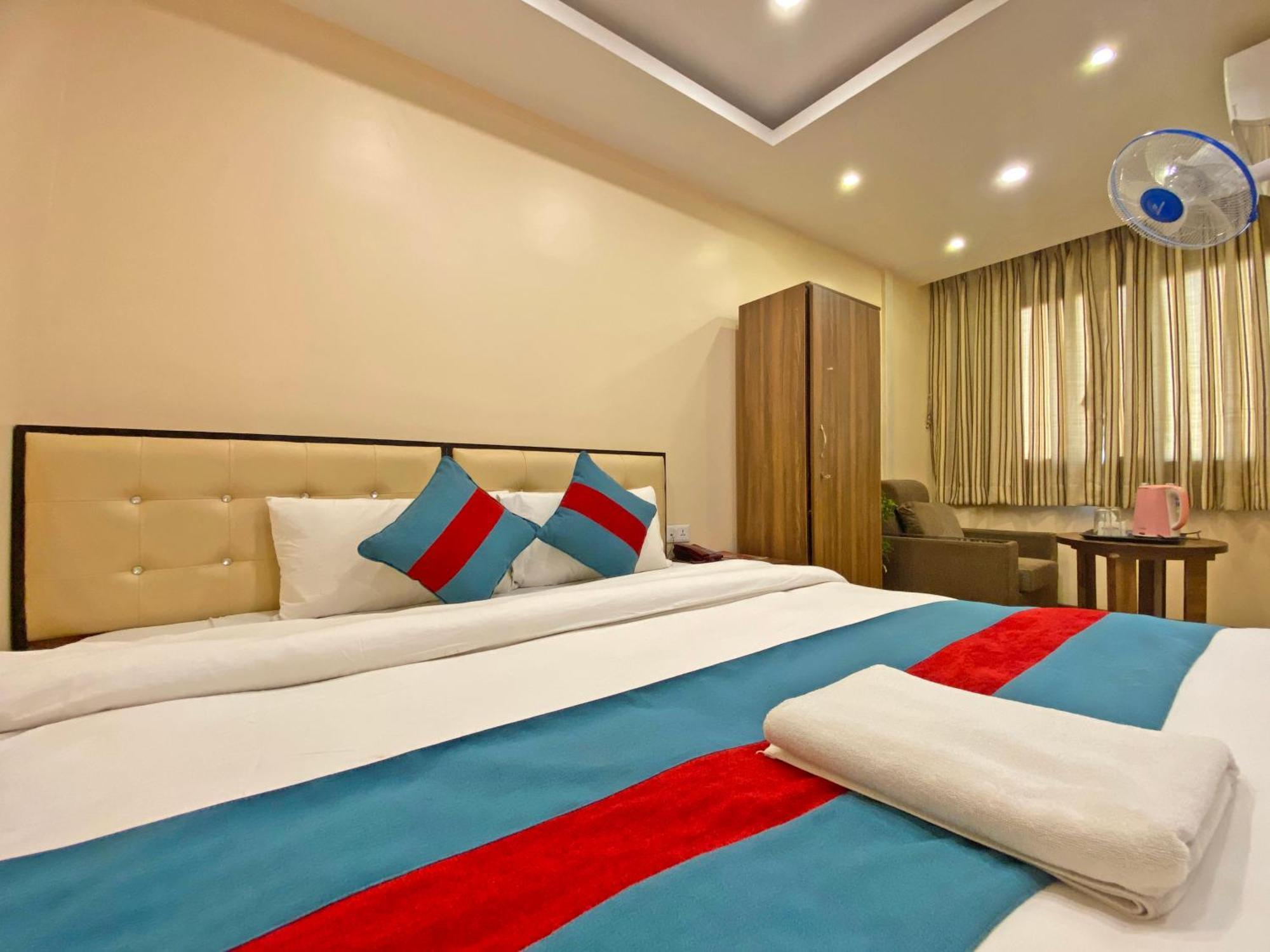 Hotel Airport Holiday Катманду Экстерьер фото