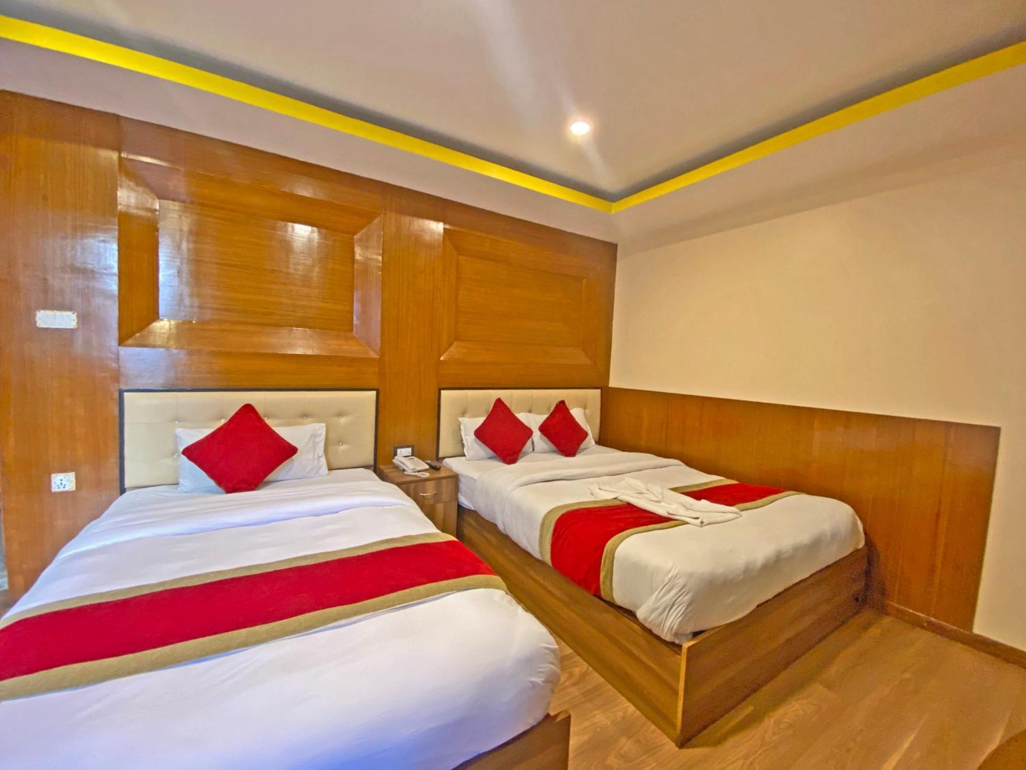 Hotel Airport Holiday Катманду Экстерьер фото